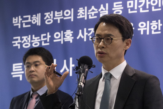 브리핑하는 이규철 대변인      (서울=연합뉴스) 윤동진 기자 = '최순실 국정농단' 사건을 수사 중인 박영수 특별검사팀의 이규철 대변인이 9일 오후 서울 강남구 대치동 특검 기자실에서 언론브리핑을 하고 있다. 2017.2.9      mon@yna.co.kr  (끝)